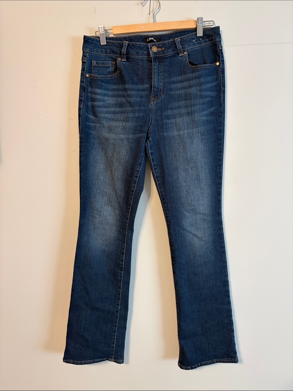 d. jeans Women's Dark Wash Bootcut Jeans. Size 10. Cotton/poly/ rayon/spandex.